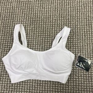 NWT underoutfit White Seamless Wireless Bra - Women Intimates & Sleepwear